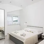 Delight Διαμέρισμα Τρογκίρ